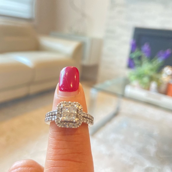 COPY - Gorgeous 1 carat Natural diamond ring on 14 karat white gold setting - Picture 7 of 8